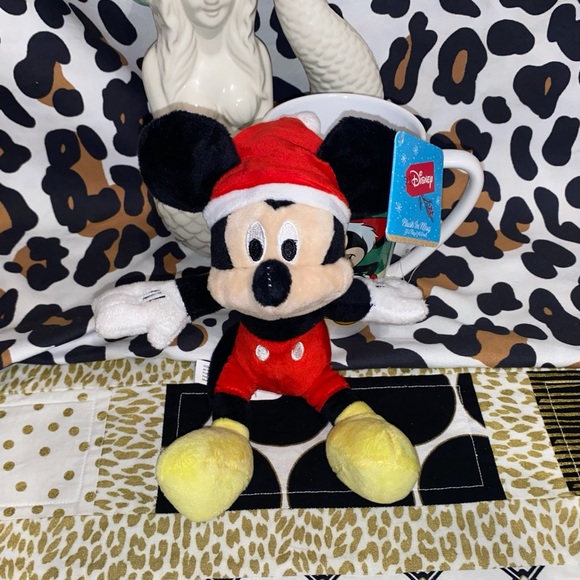 DISNEY MICKEY MOUSE CHRISTMAS PLUSH IN MUG - Picture 4 of 5